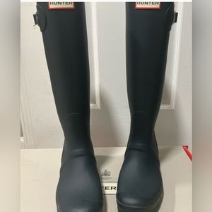 EUC! Like new Navy Hunter rain boots